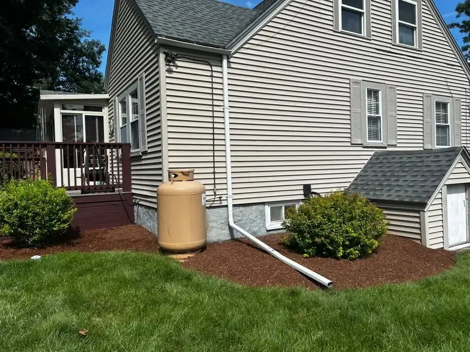 Fresh mulch installed around a home foundation